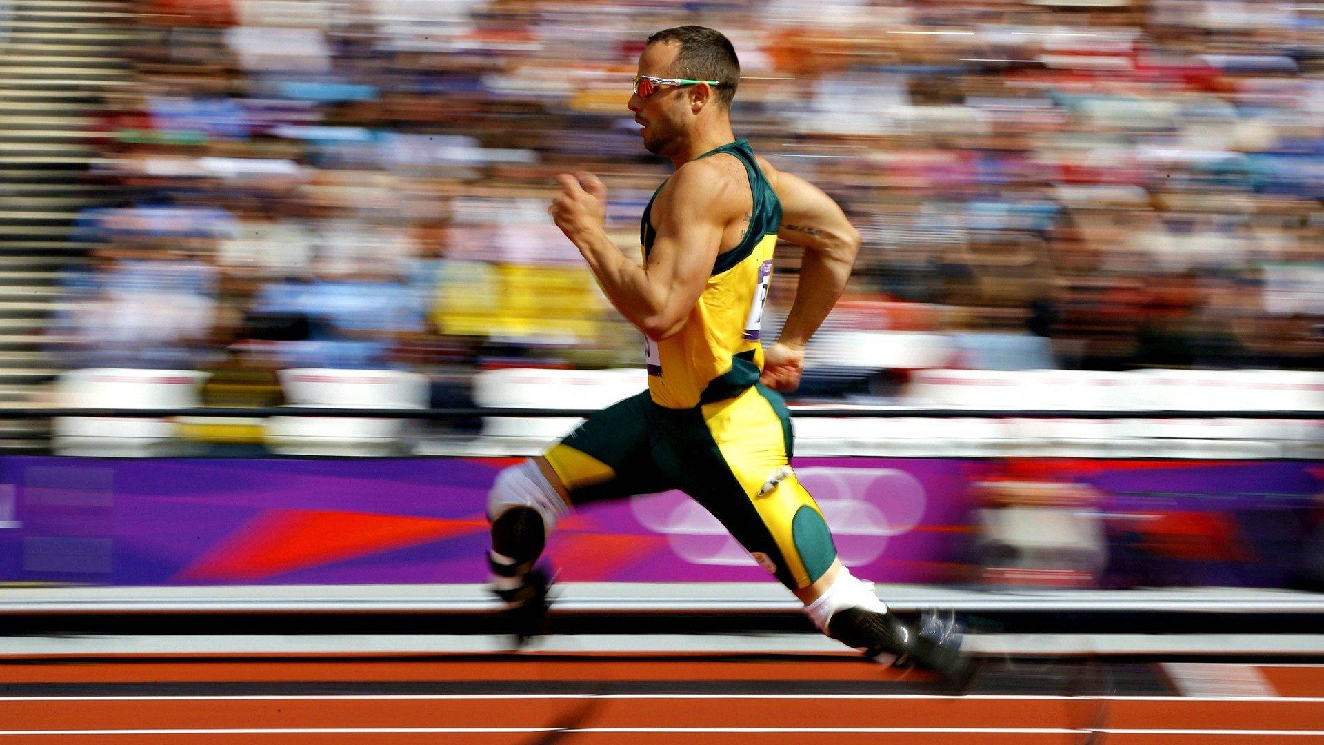 赛道风暴，威廉姆斯横扫红牛，佩雷兹刷新历史纪录